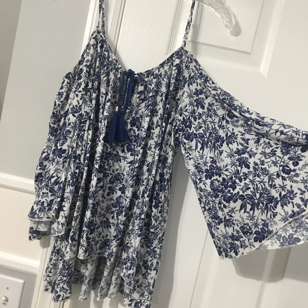 Super flowy floral cold shoulder top
